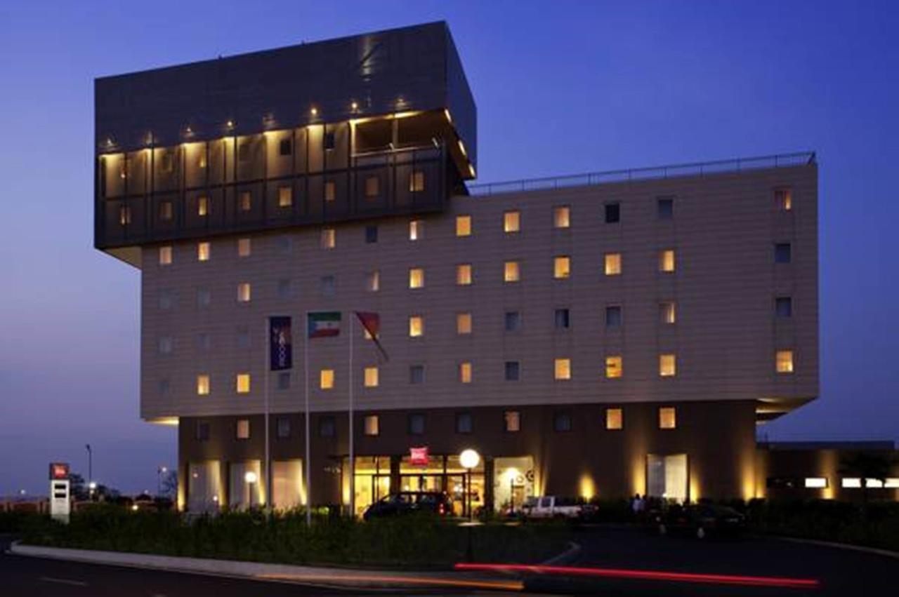 Ibis Malabo Hotel Exterior foto